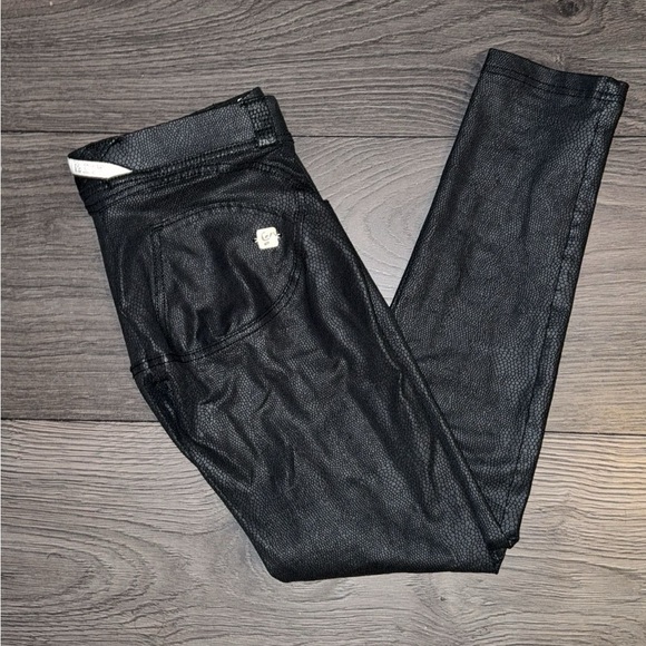 WR.UP Faux Snake Size 6 with a 25” inseam perfect condition - Picture 12 of 12